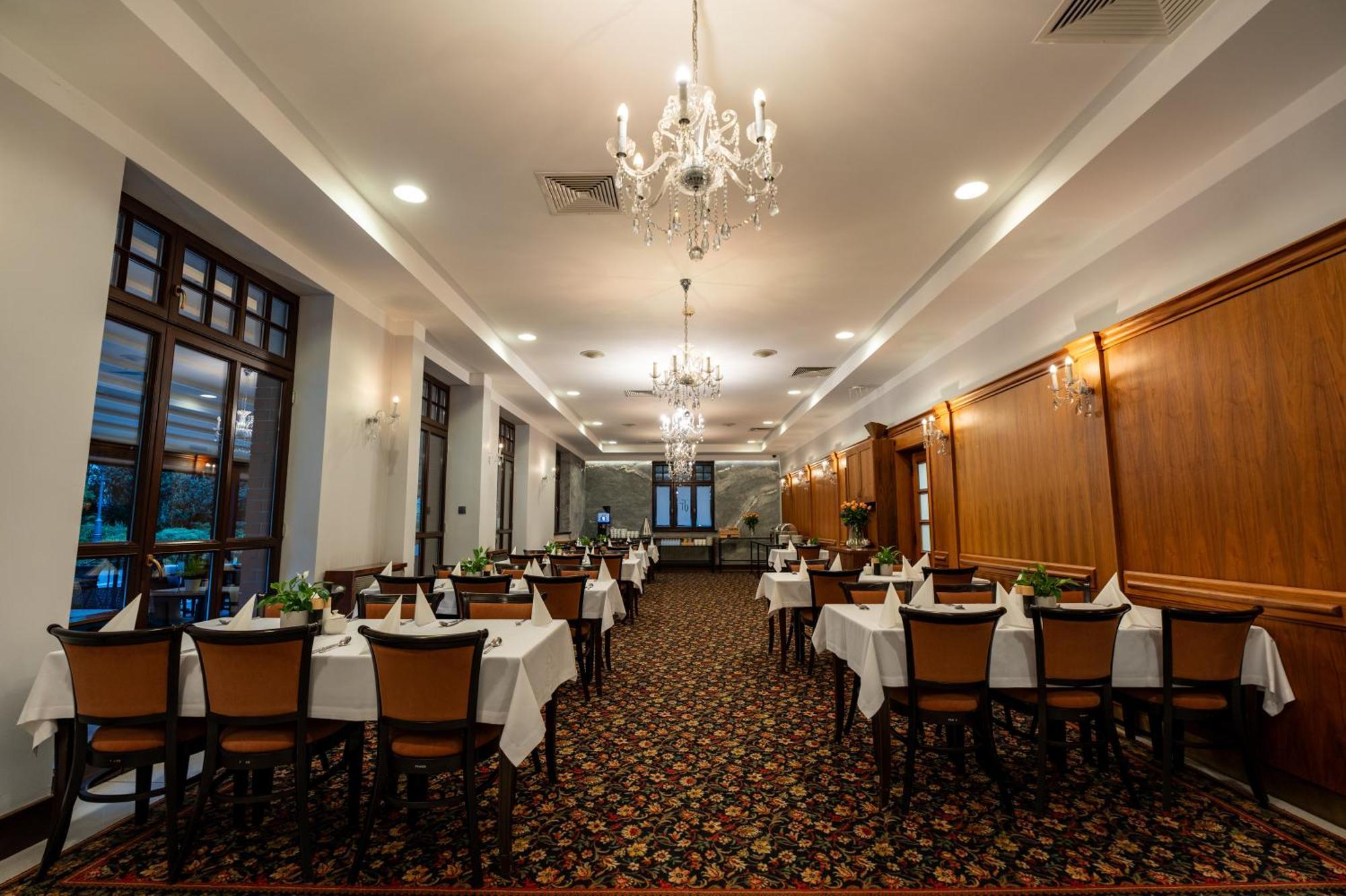 Grand Sal Hotell Wieliczka Exteriör bild