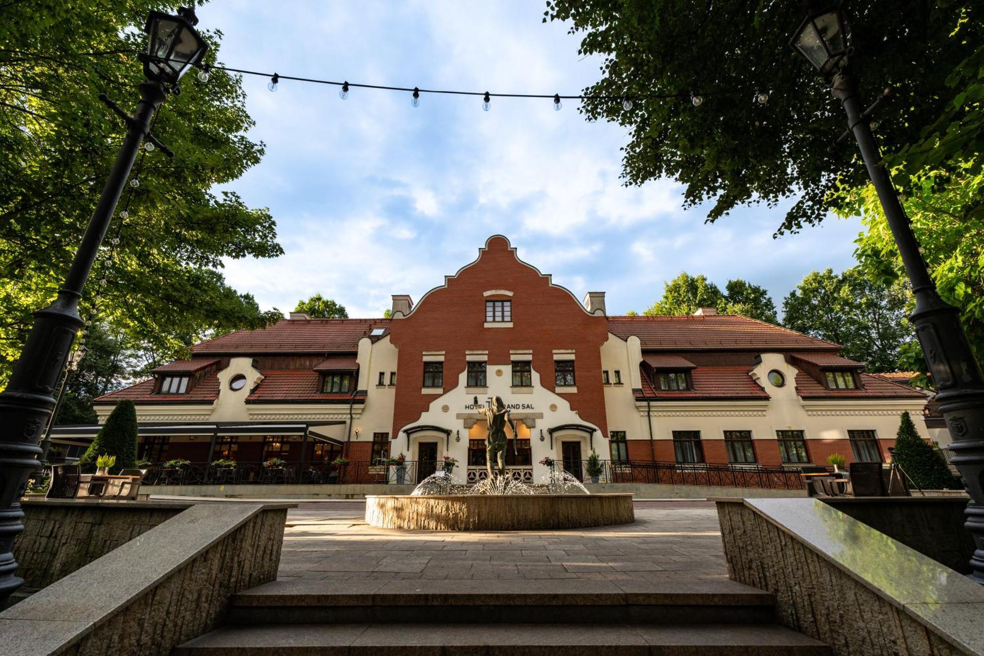 Grand Sal Hotell Wieliczka Exteriör bild