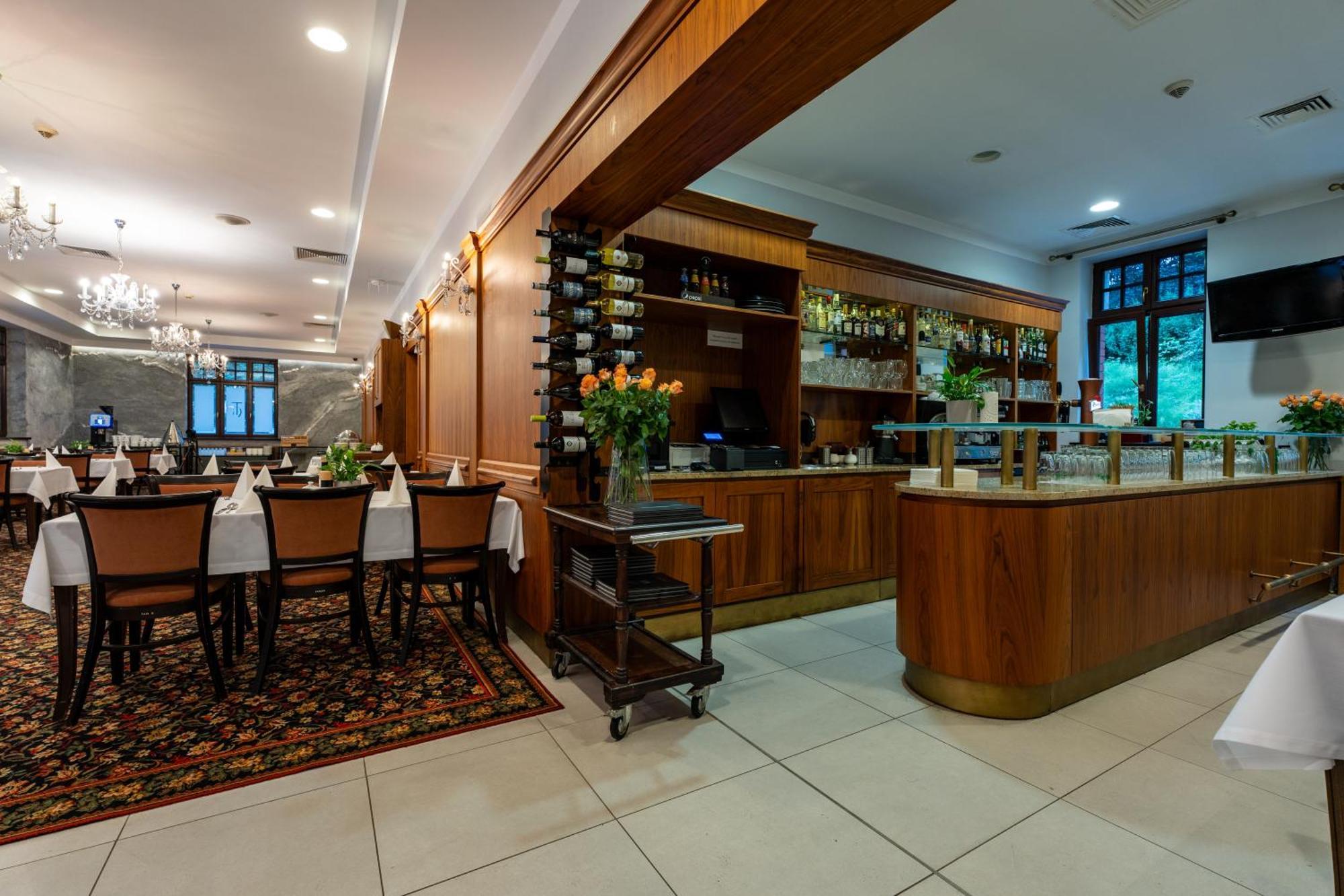 Grand Sal Hotell Wieliczka Exteriör bild