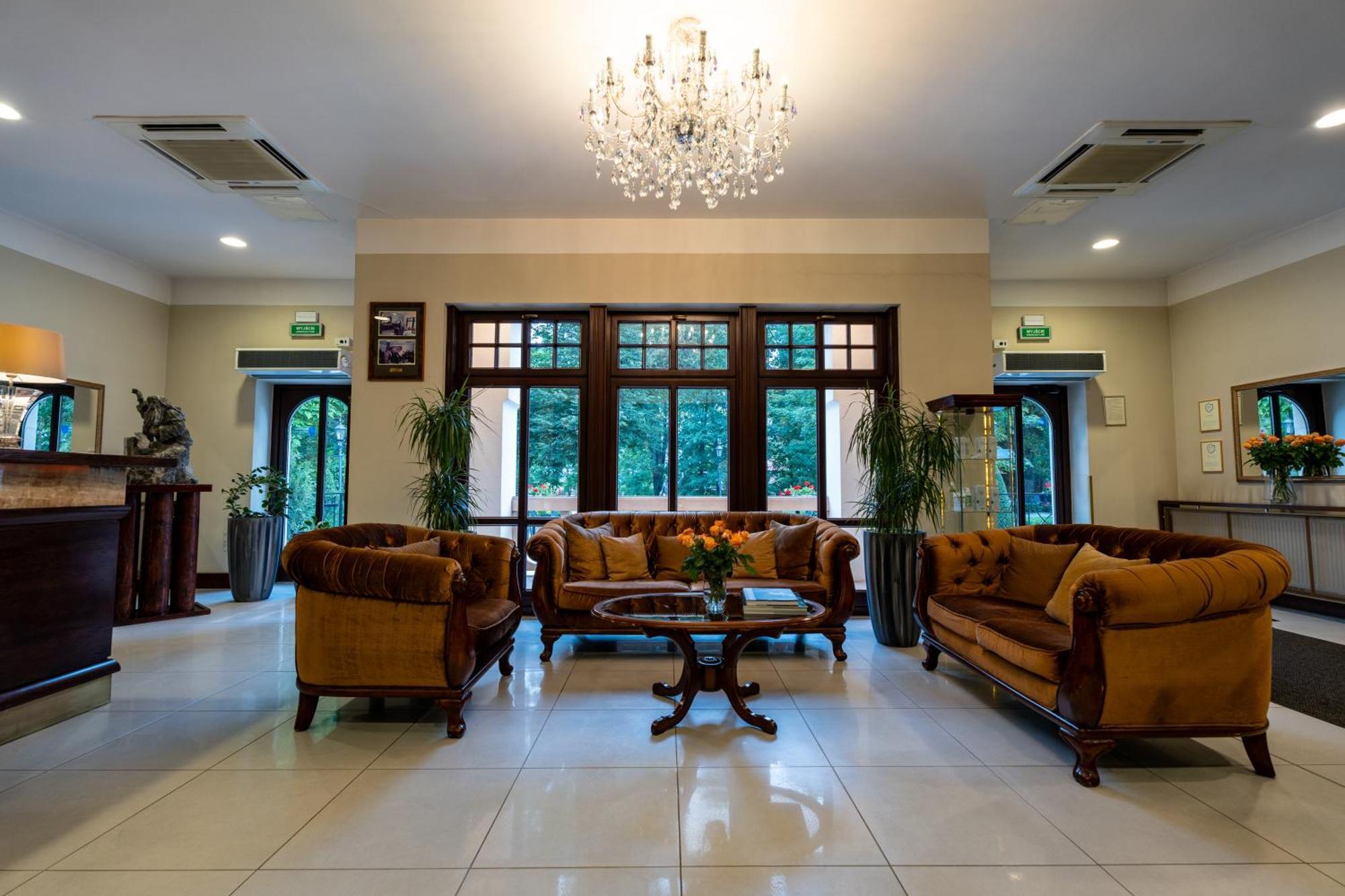 Grand Sal Hotell Wieliczka Exteriör bild